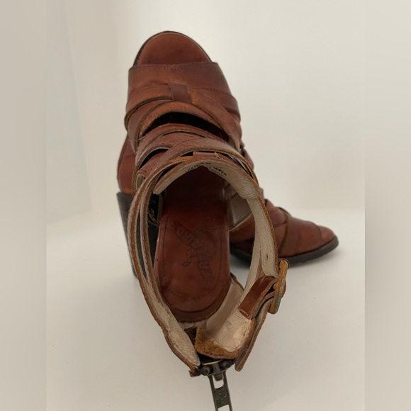 FREEBIRD BY STEVEN Claw Heeled Sandals, Size 7 - Picture 6 of 7